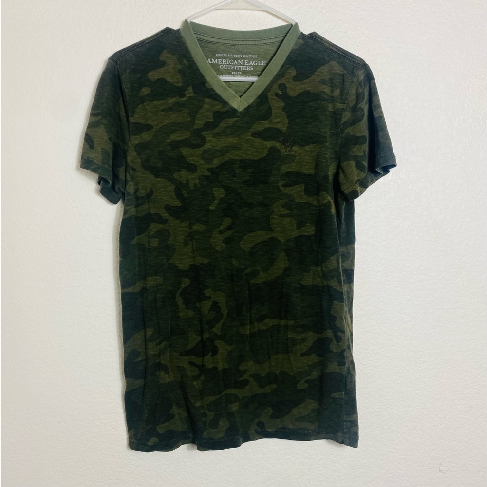 American eagle outfitters Camo Print V-Neck Tee Size: XS